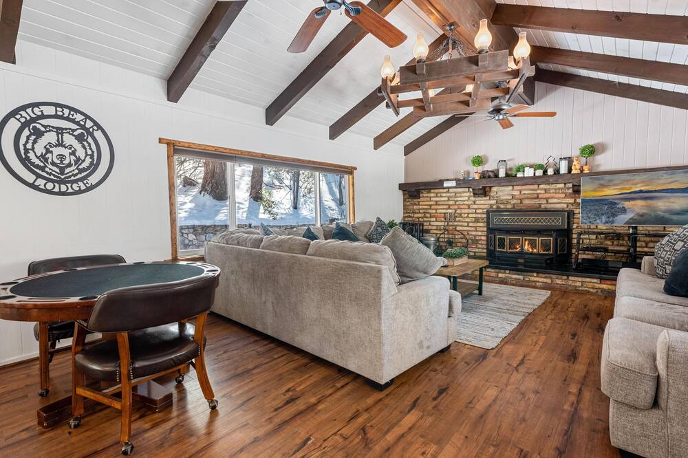 Photo of Livingroom in Summit Estates
