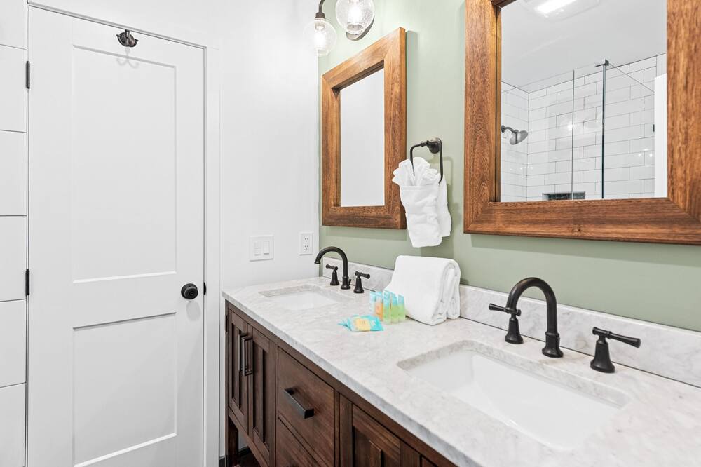 Photo of Bathroom in Summit Estates