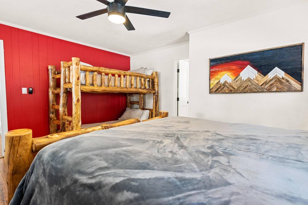Photo of Bedroom in Summit Estates