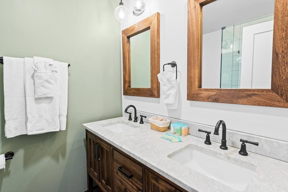 Photo of Bathroom in Summit Estates