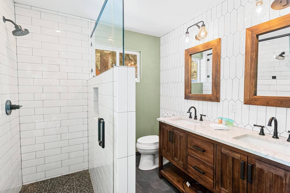 Photo of Bathroom in Summit Estates