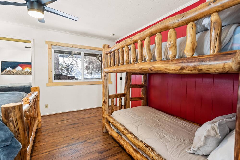 Photo of Bedroom in Summit Estates