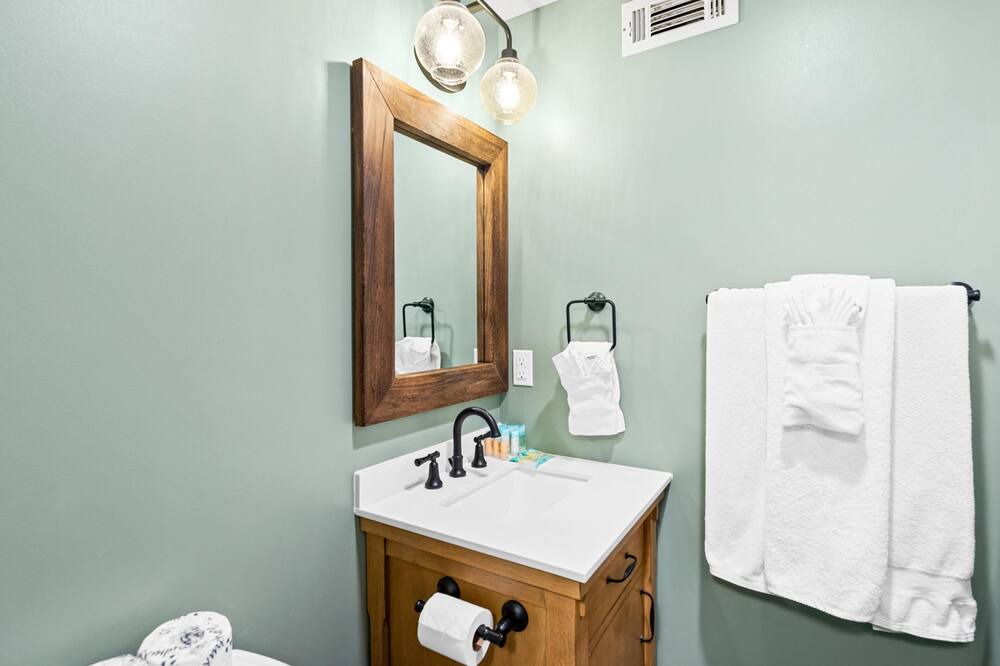 Photo of Bathroom in Summit Estates