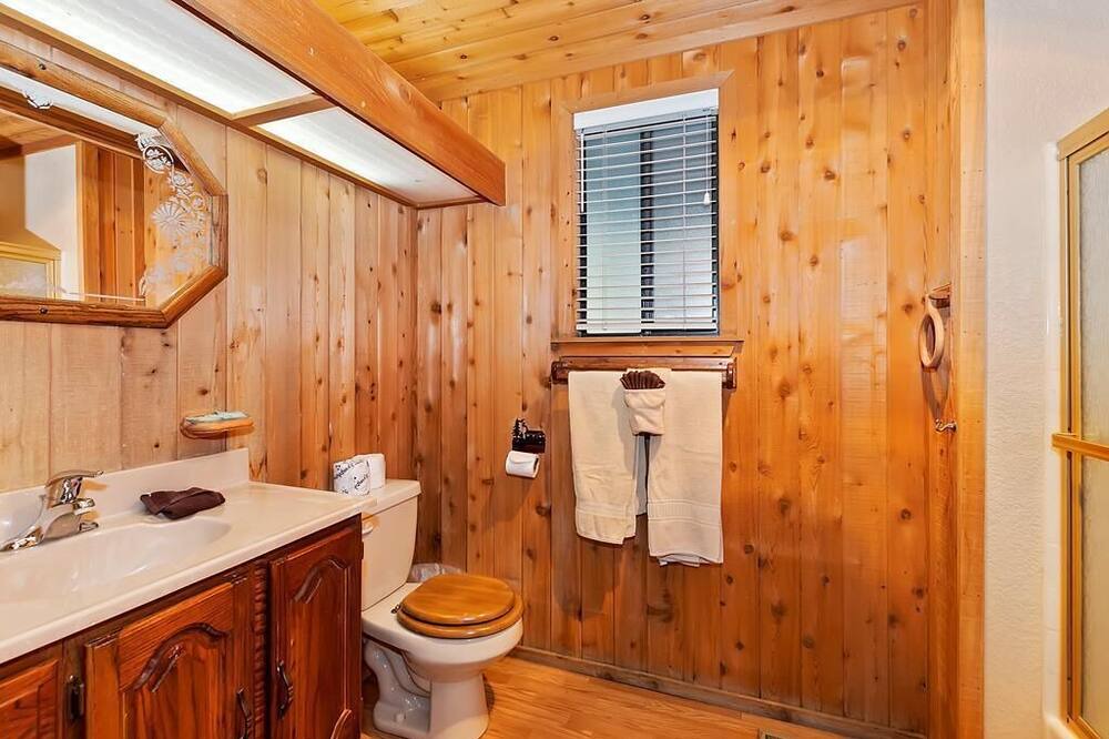 Photo of Bathroom in Upper Moonridge