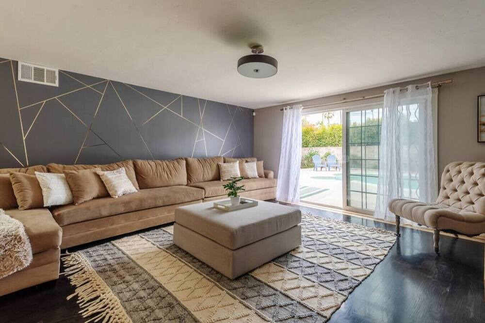 Photo of Others in Canoga Park