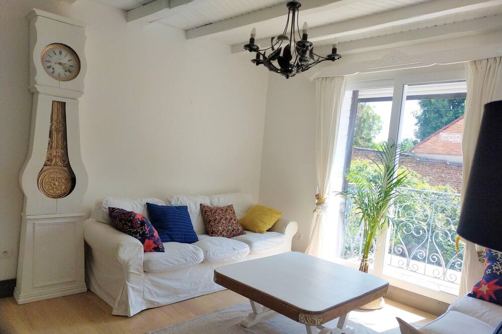 Photo of Livingroom in Lens