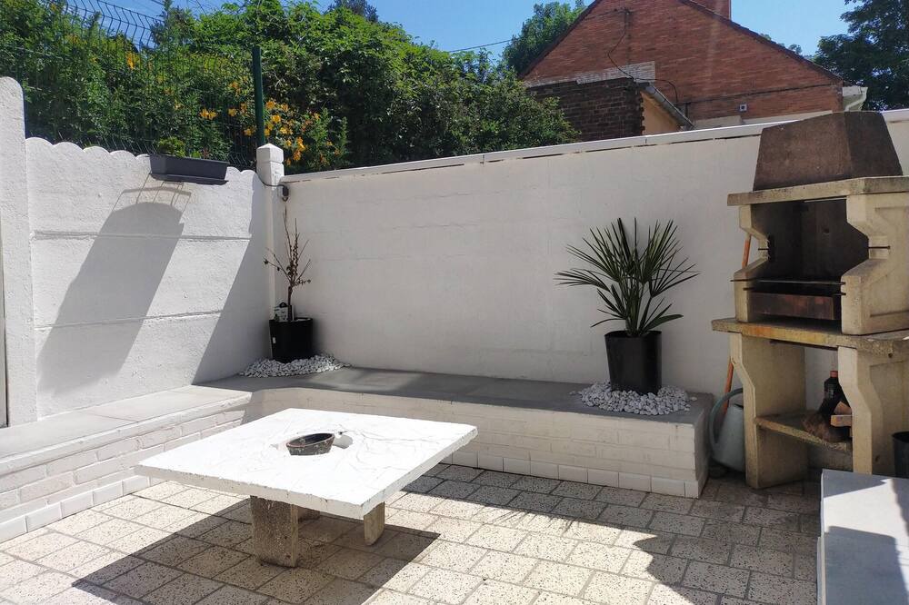 Photo of Outdoor in Lens