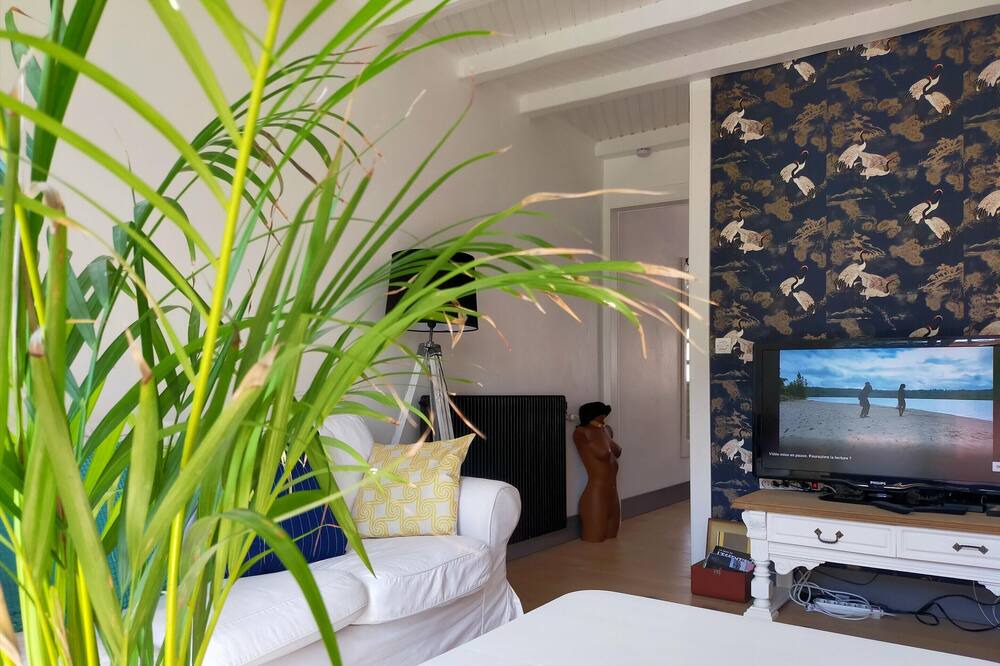 Photo of Livingroom in Lens