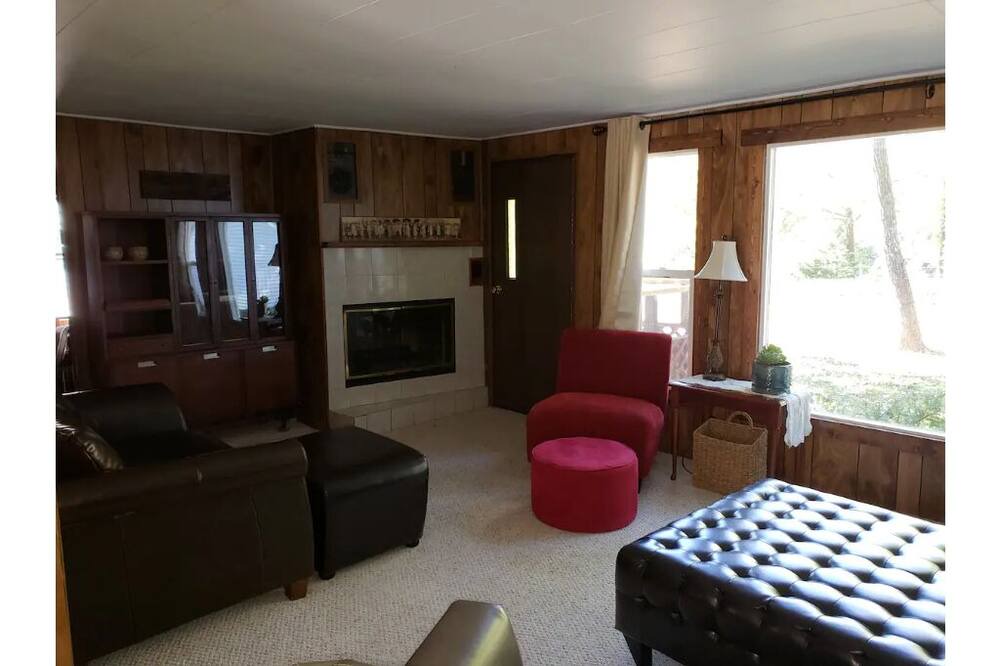 Photo of Livingroom in Henry County