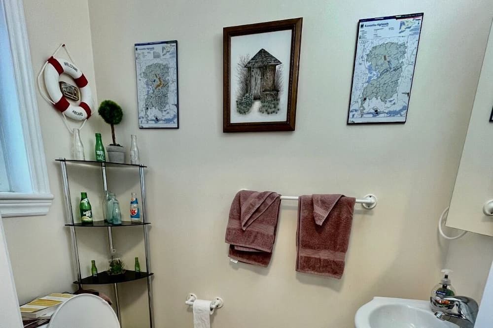 Photo of Bathroom in Anstruther Lake