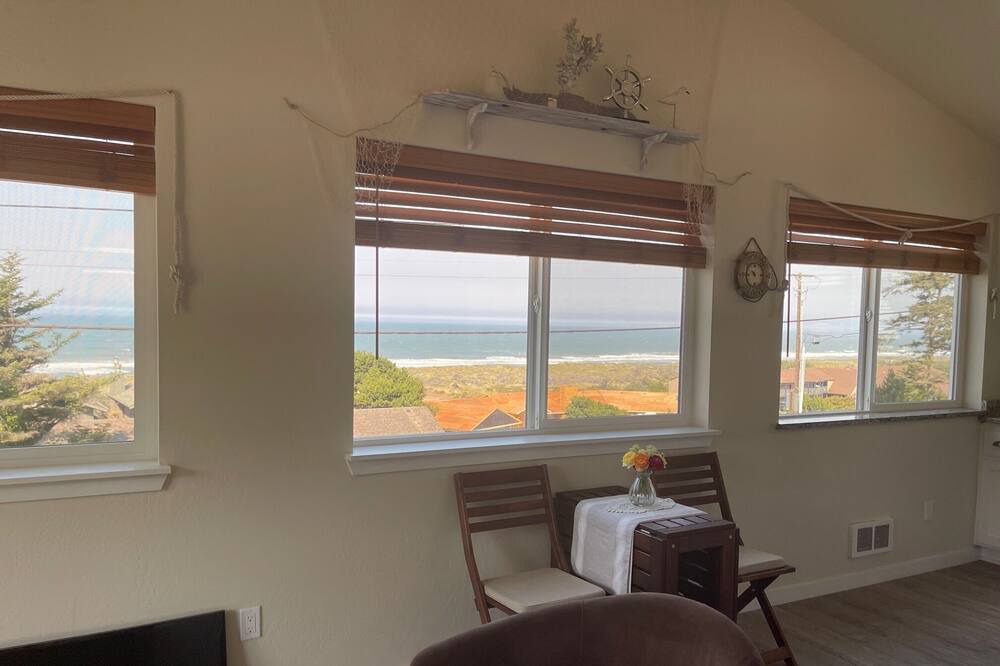 Photo of Livingroom in Gold Beach