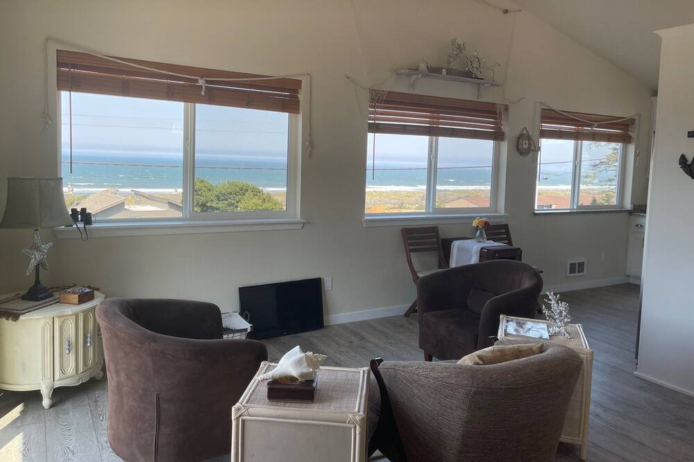 Photo of Livingroom in Gold Beach