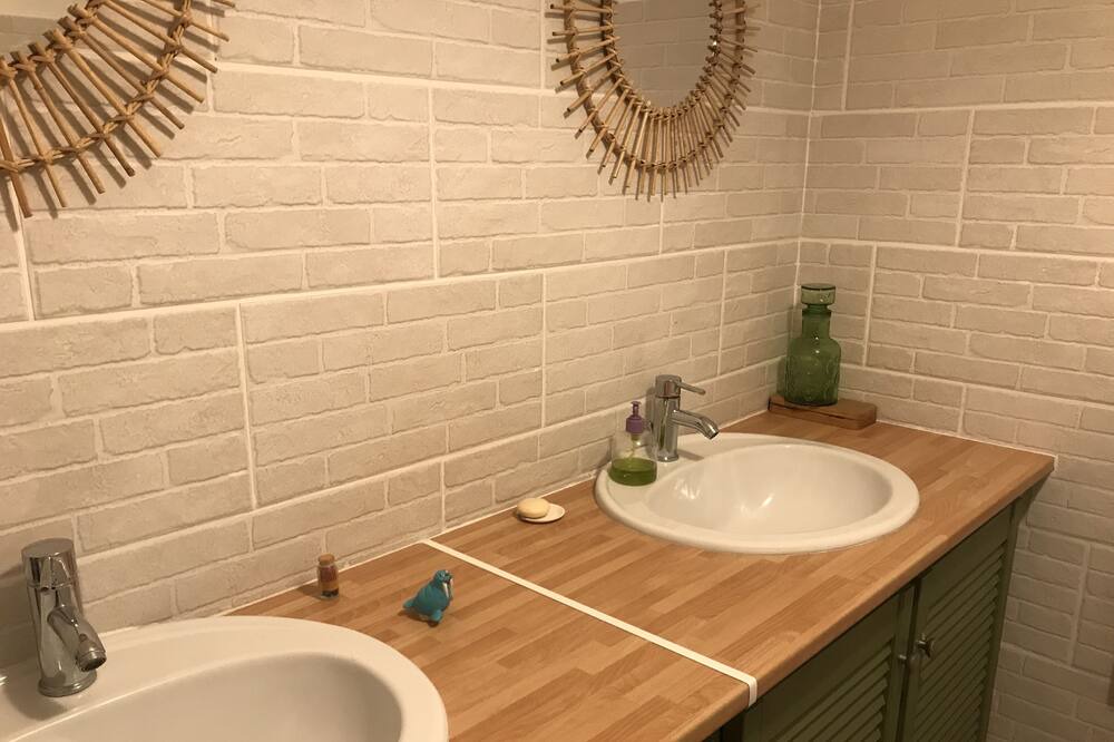 Photo of Bathroom in Figarella