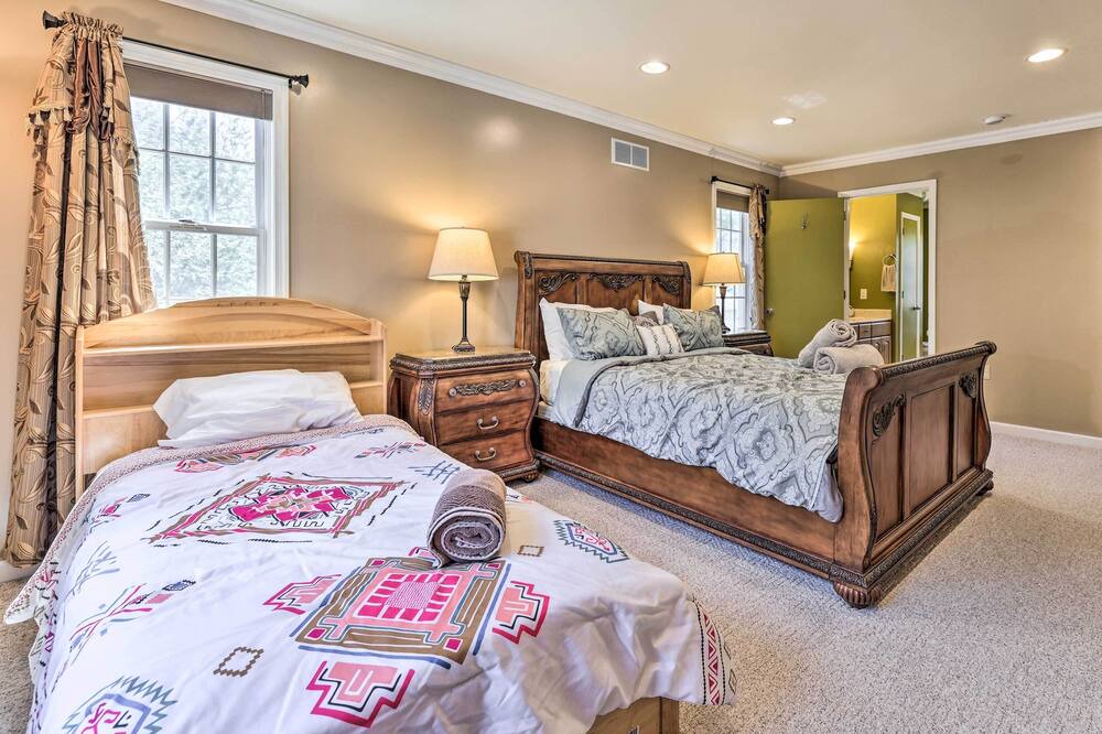 Photo of Others in Henryville