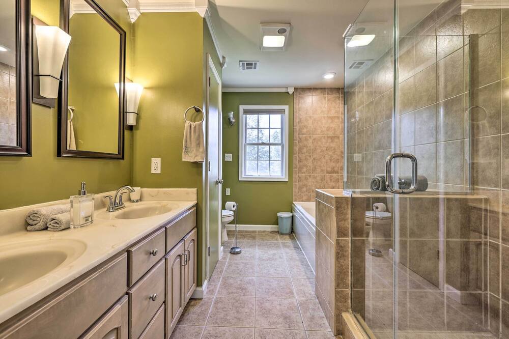 Photo of Bathroom in Henryville