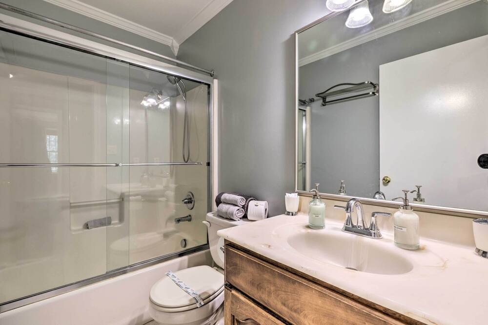 Photo of Bathroom in Henryville