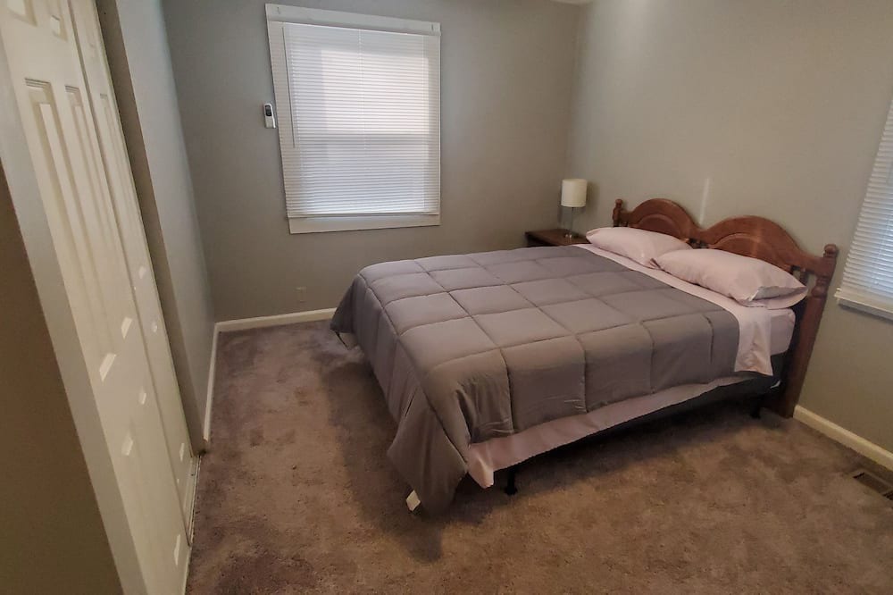 Photo of Bedroom in Champaign