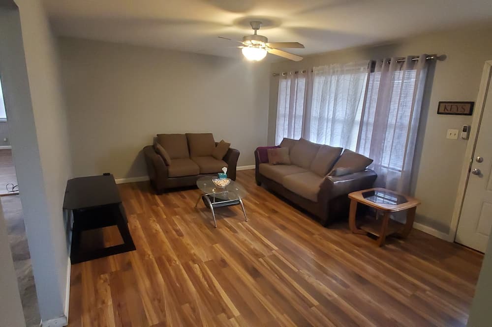 Photo of Livingroom in Champaign