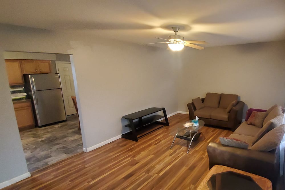 Photo of Livingroom in Champaign