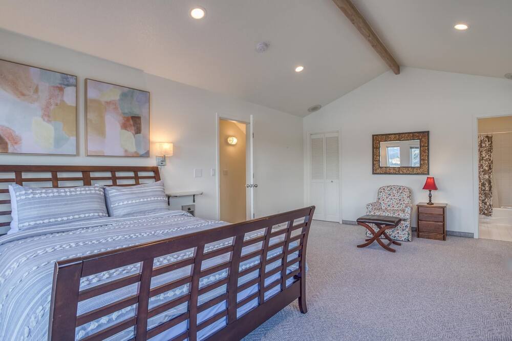 Photo of Bedroom in Nehalem