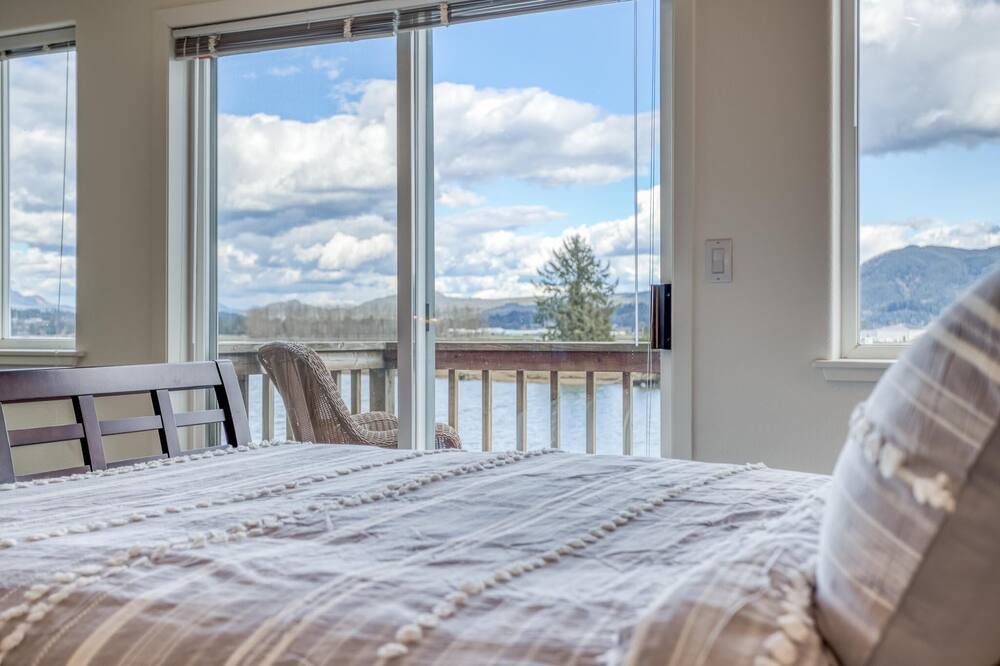 Photo of Bedroom in Nehalem