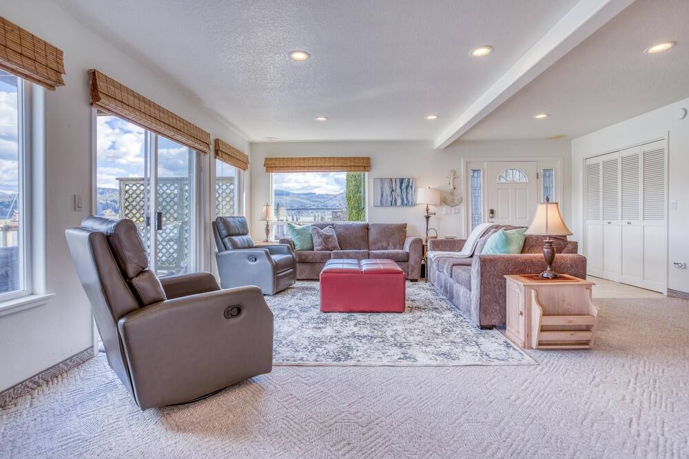 Photo of Livingroom in Nehalem