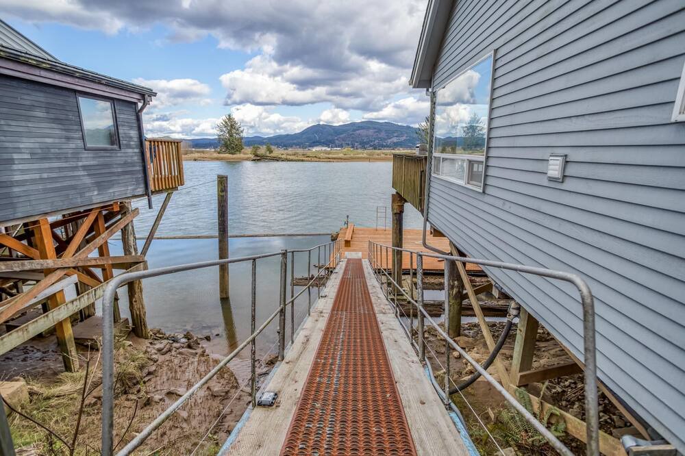 Photo of Others in Nehalem