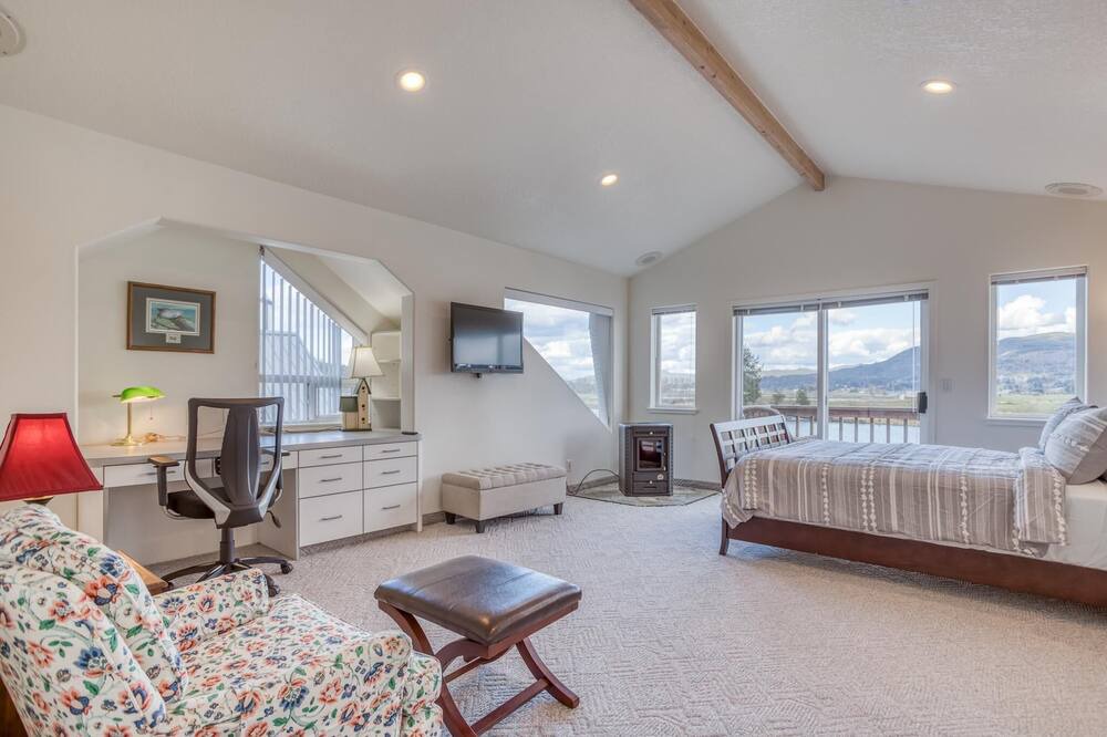 Photo of Livingroom in Nehalem
