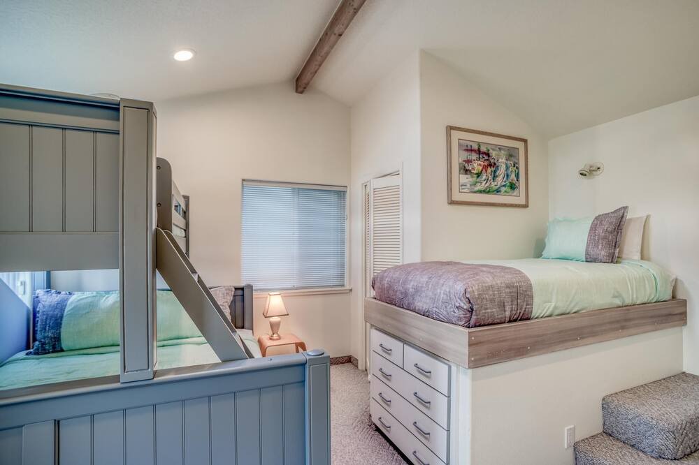 Photo of Bedroom in Nehalem