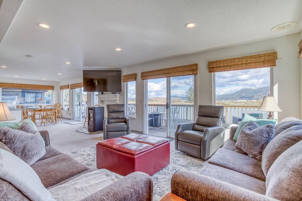 Photo of Livingroom in Nehalem