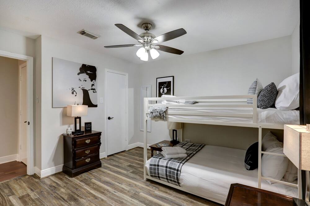 Photo of Bedroom in Mission Bend