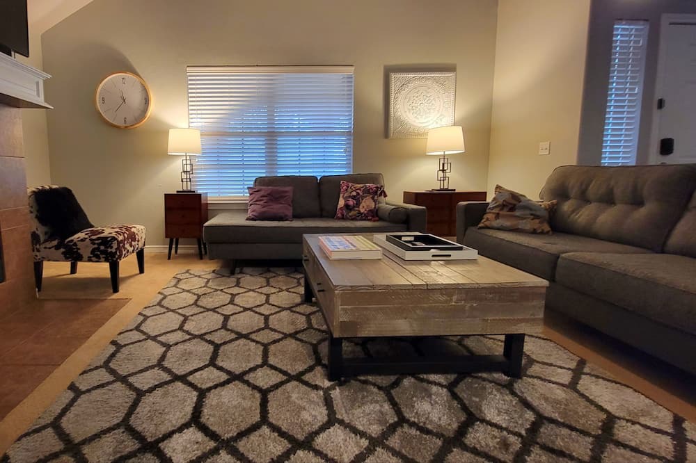 Photo of Livingroom in Westbury South