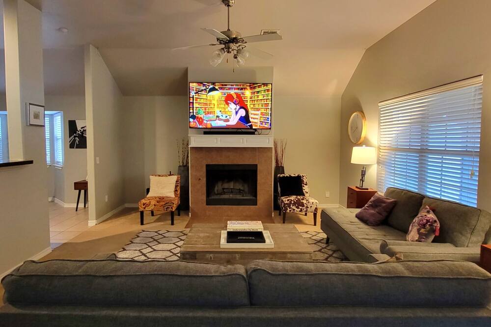 Photo of Livingroom in Westbury South