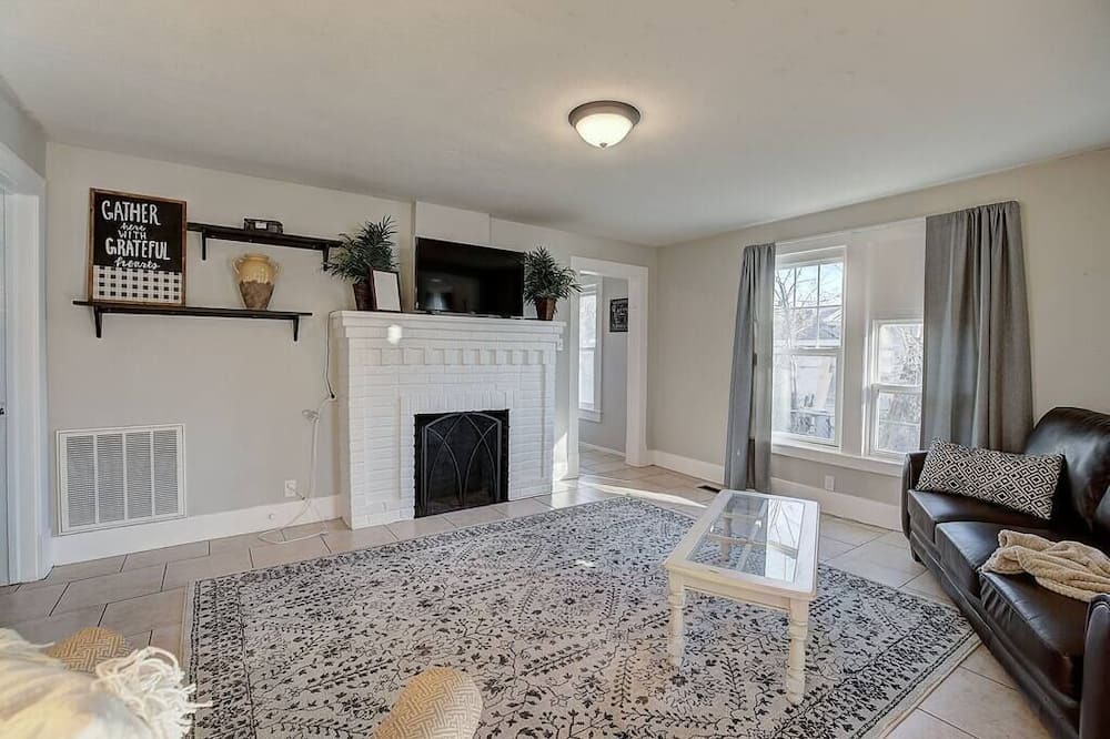 Photo of Livingroom in Joplin