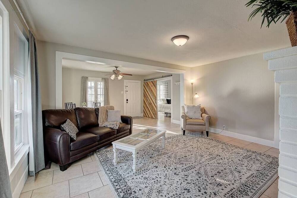 Photo of Livingroom in Joplin