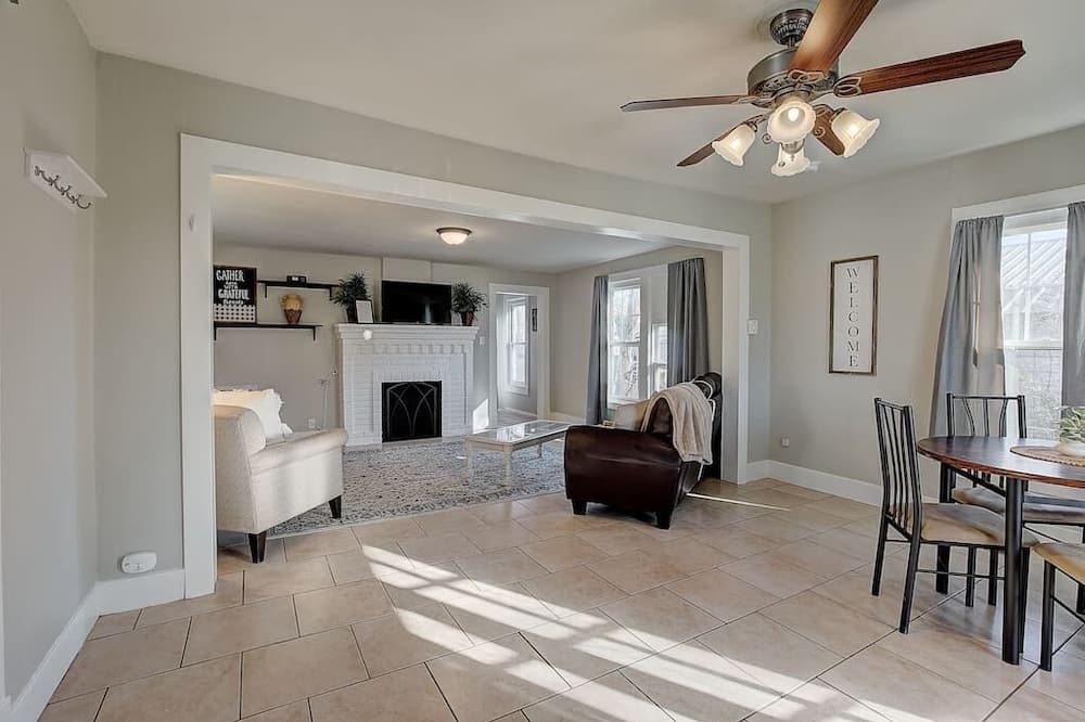 Photo of Livingroom in Joplin