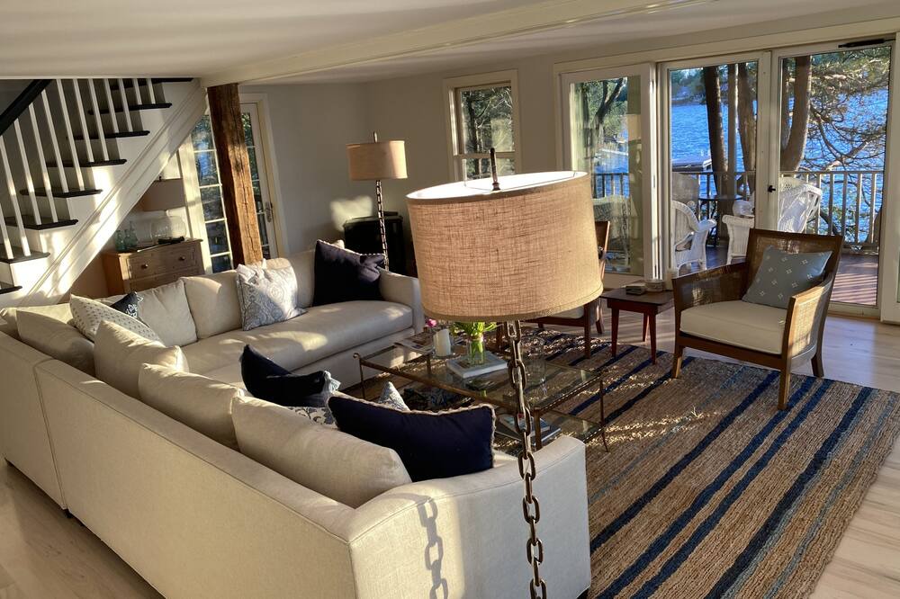 Photo of Livingroom in Moriah Center