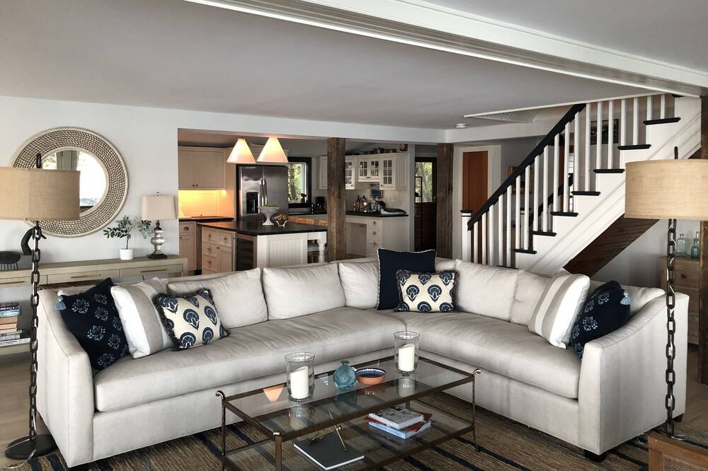 Photo of Livingroom in Moriah Center