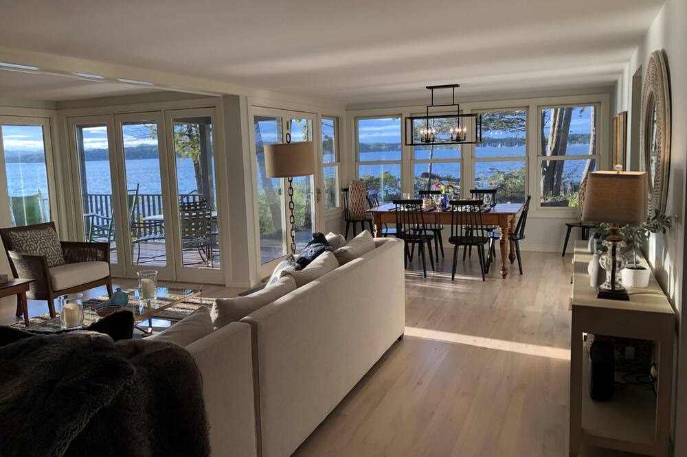 Photo of Livingroom in Moriah Center