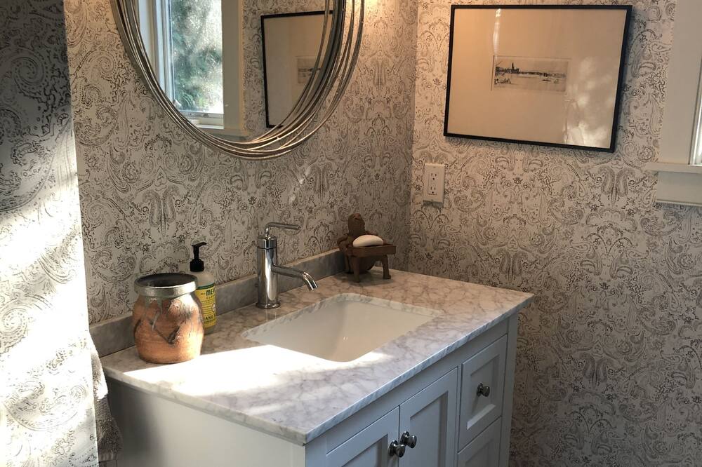 Photo of Bathroom in Moriah Center