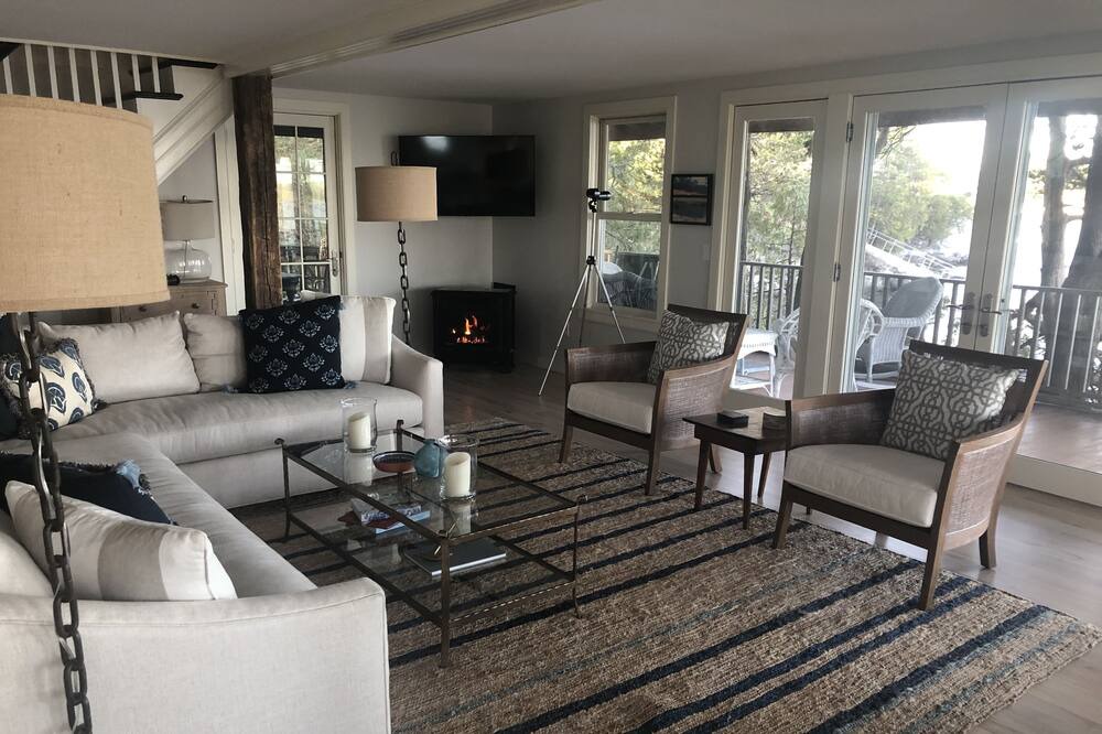Photo of Livingroom in Moriah Center