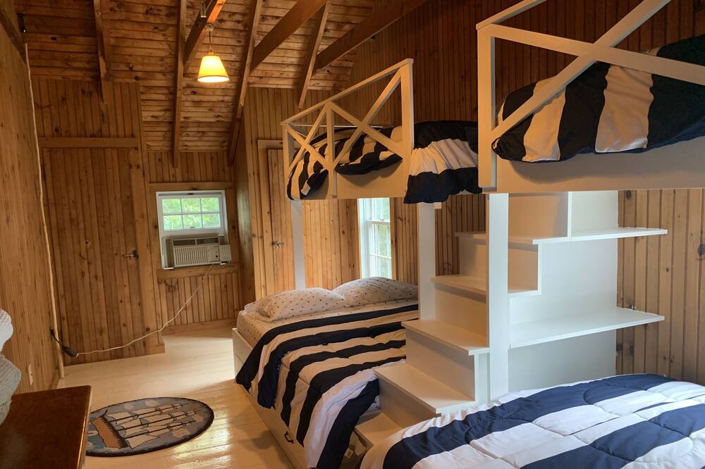 Photo of Bedroom in Moriah Center