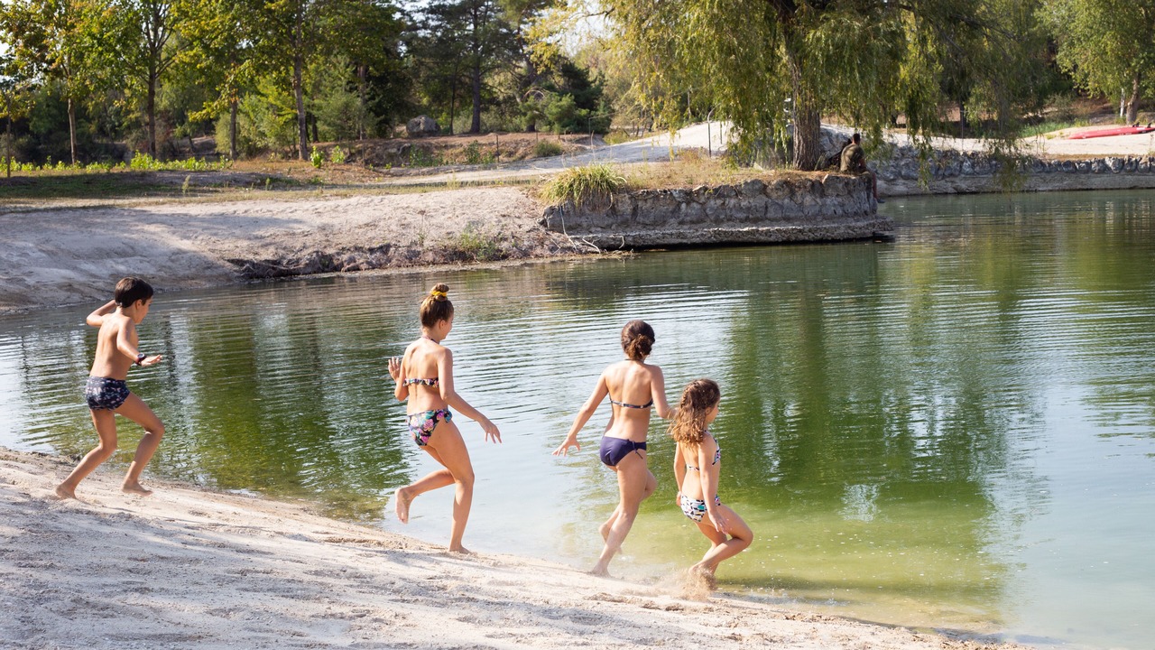 Photo of Others in Gravon