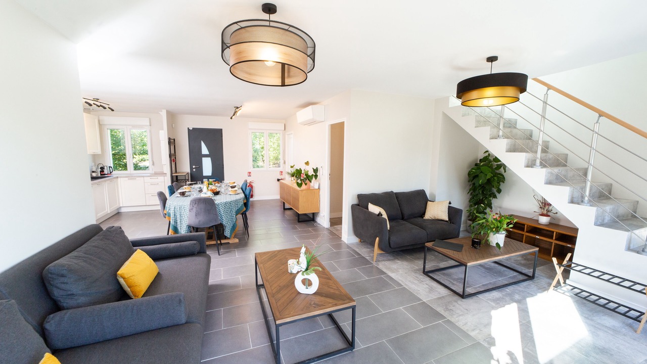 Photo of Others in Gravon