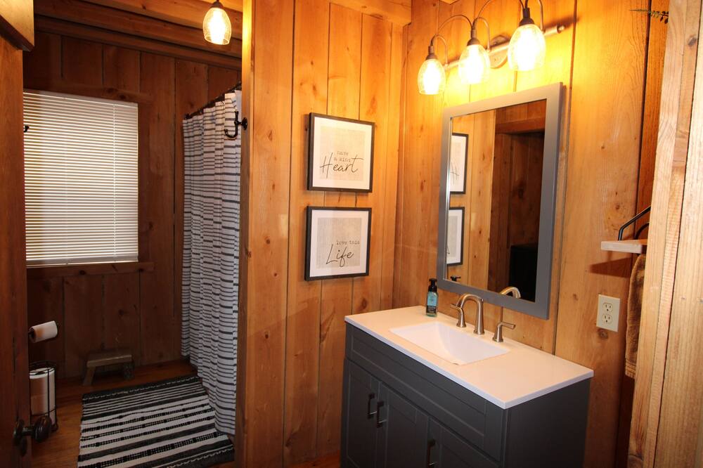 Photo of Bathroom in Bee Spring