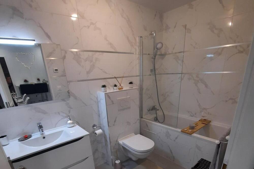 Photo of Bathroom in Freneuse