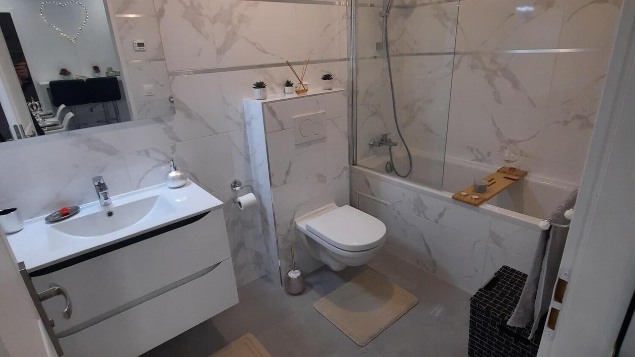 Photo of Bathroom in Freneuse