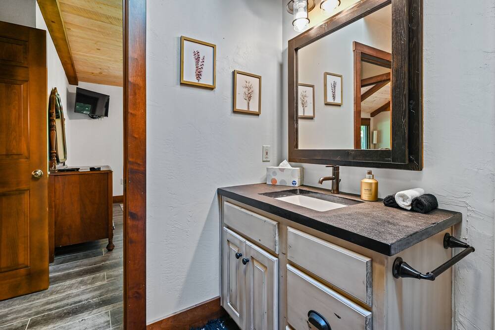 Photo of Bathroom in Sturgeon Bay