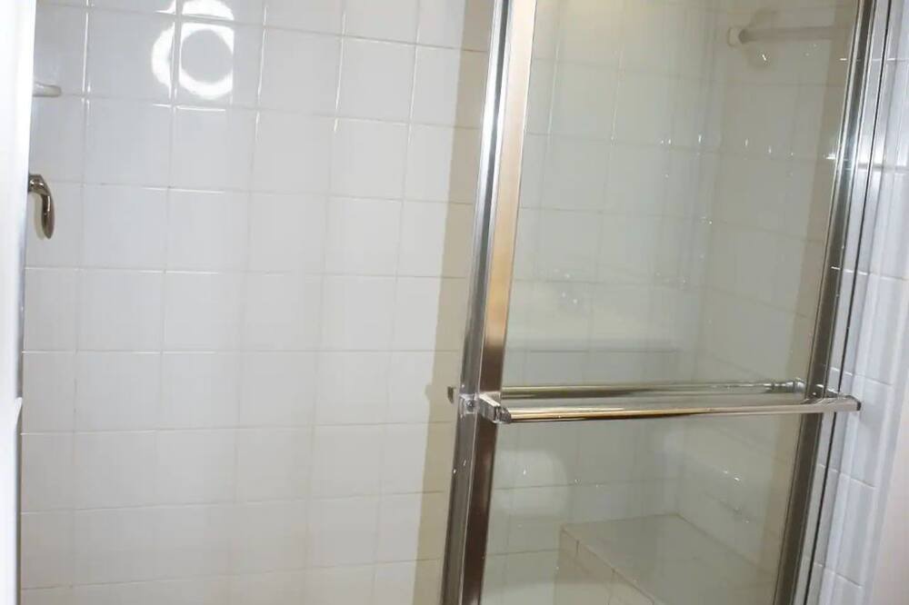 Photo of Bathroom in West Gate