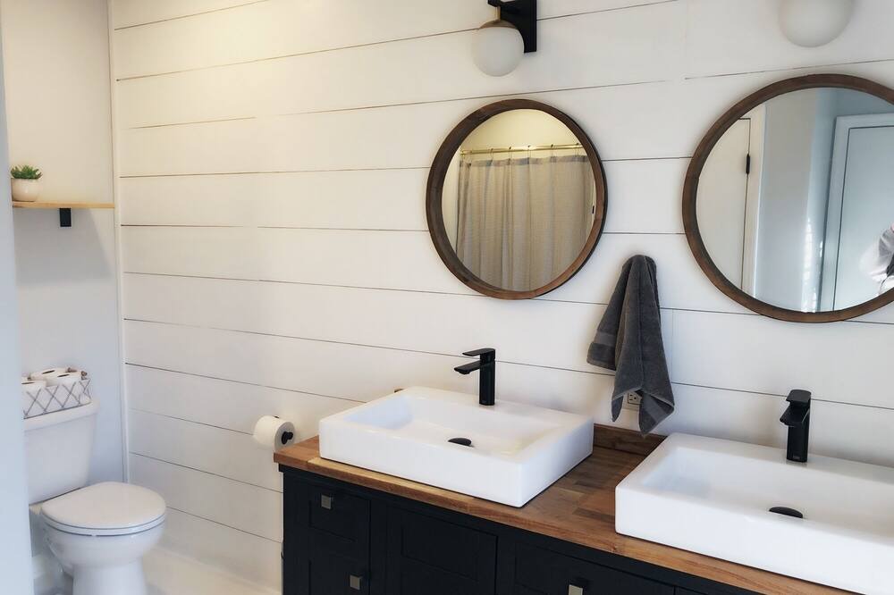 Photo of Bathroom in Grandview